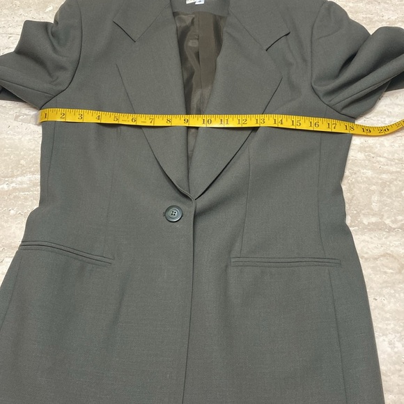 Beautiful Cache Greenish color Suit, Excellent Condition, absolutely no flaws, - Picture 9 of 16